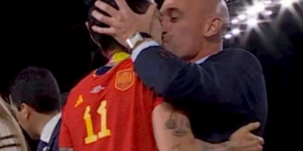 Luis Rubiales beijou sem consentimento a atleta Jenni Hermoso