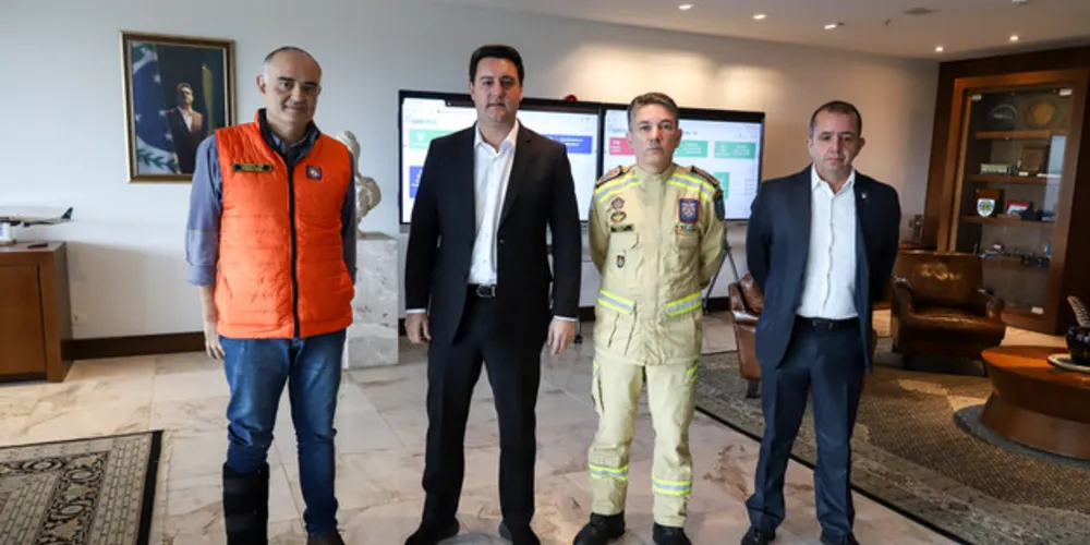 Governador do Paraná e outras lideranças de segurança