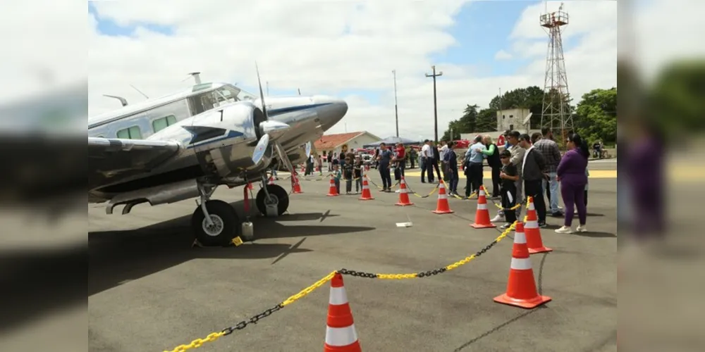 A programação teve atrações como exposição de aviões, sobrevoos de aeronaves, saltos de paraquedas e mais