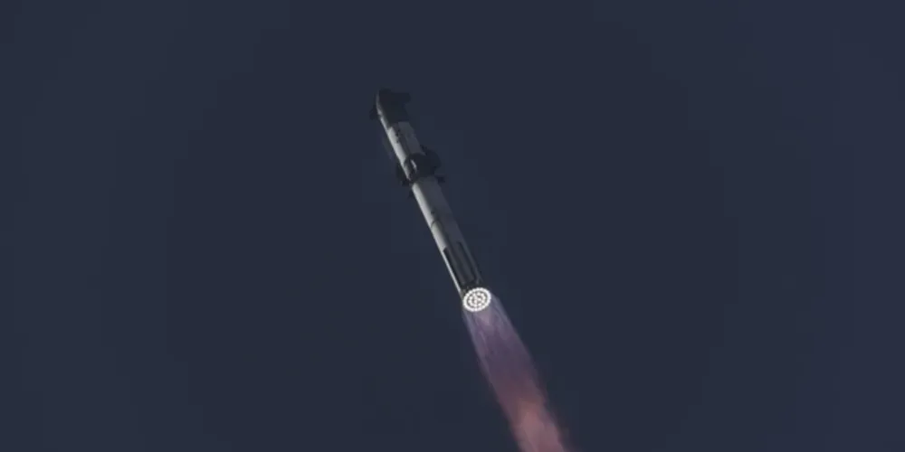 O voo foi inicialmente bem-sucedido, mas na sequência surgiram os problemas