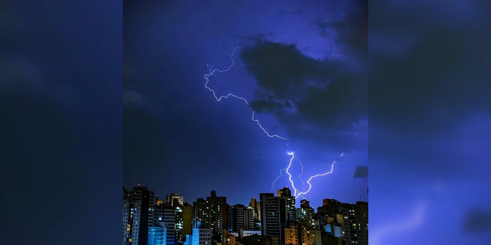 Mapa do Brasil foi flagrado durante uma tempestade, em 2022