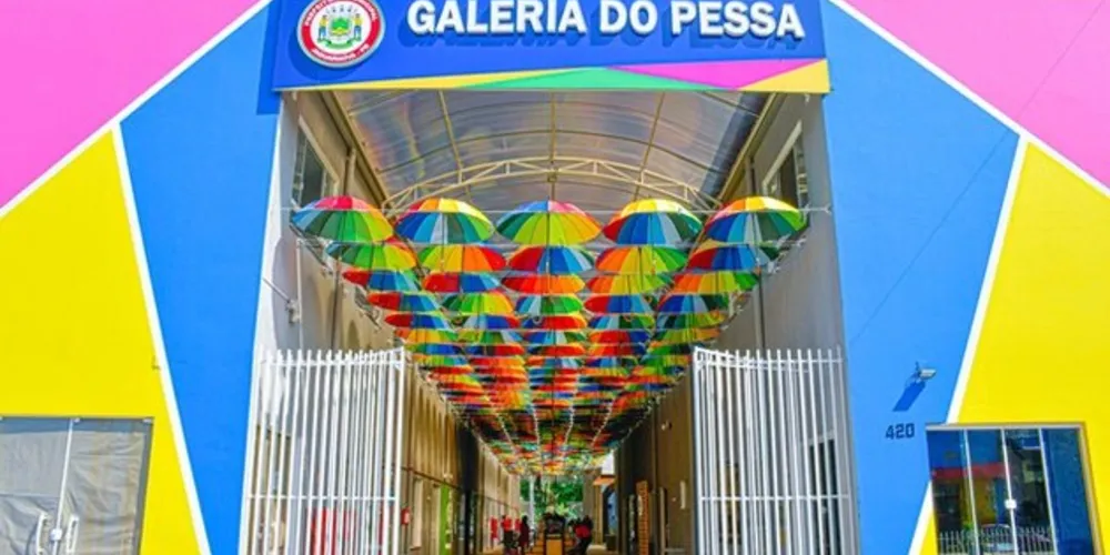 Localizada na área central, a estrutura de 1,3 mil metros quadrados liga a Avenida Antônio Cunha e a Rafael Petrucci, contando com ampla área de convivência