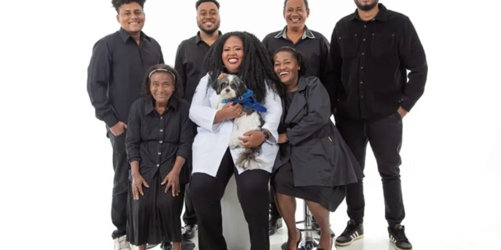 Ana Flávia Lino (foto/centro) conta os dias para a formatura no curso de medicina