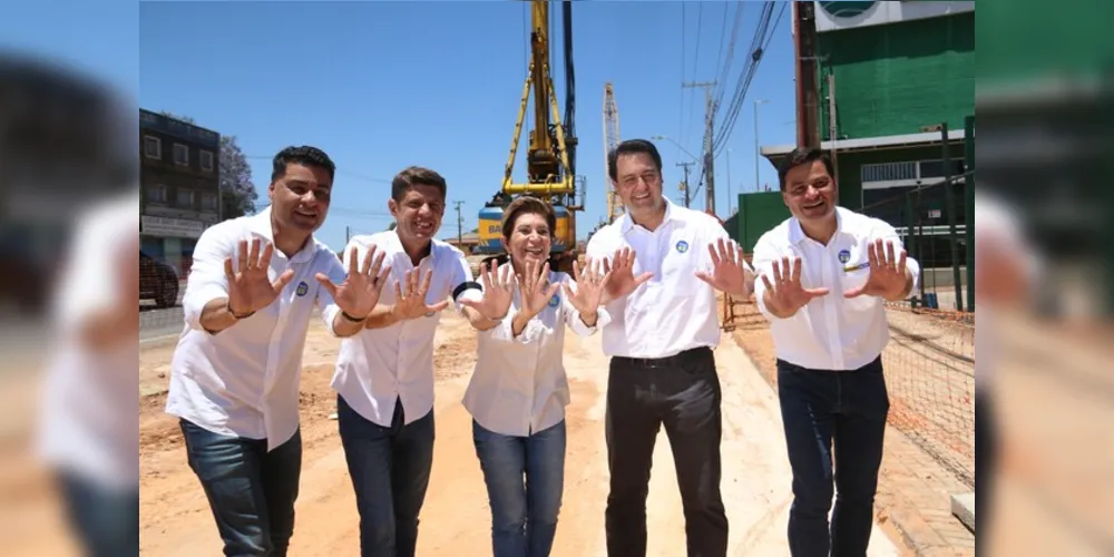 Junto com o governador Ratinho Jr., com o deputado federal e secretário de Infraestrutura Sandro Alex e do então prefeito Marcelo Rangel, Elizabeth Schmidt se comprometeu com a população. “Asfalto em 100% da cidade”.