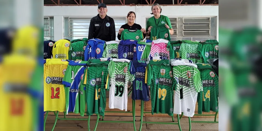 A Prefeitura de Jaguariaíva, através da Secretaria Municipal de Educação, Cultura, Esporte e Lazer, entregou nesta semana Departamento de Esportes recebe uniformes e camisas