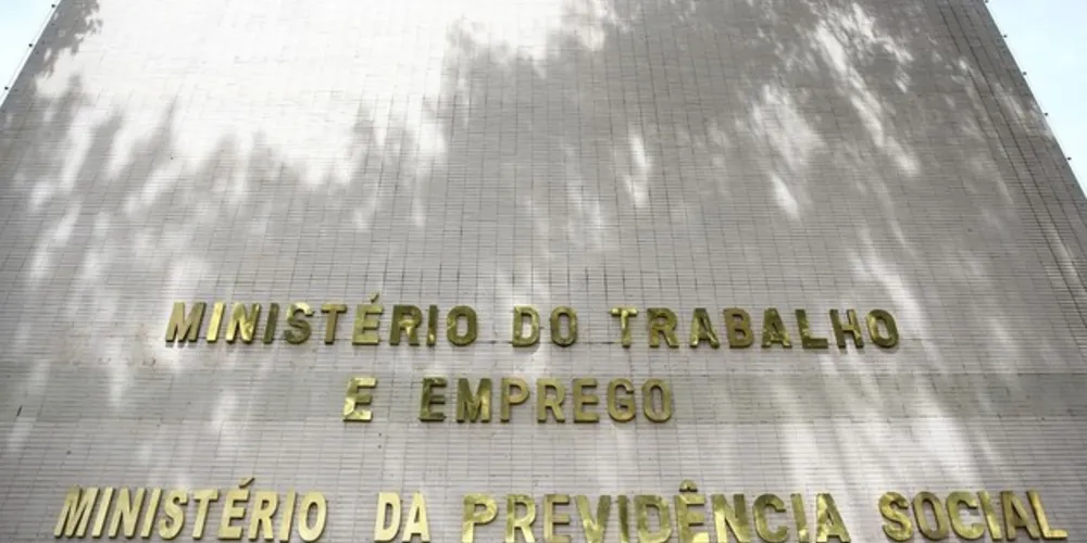 O INSS está autorizado a conceder o benefício de auxílio-doença somente com análise documental de atestados e laudos médicos