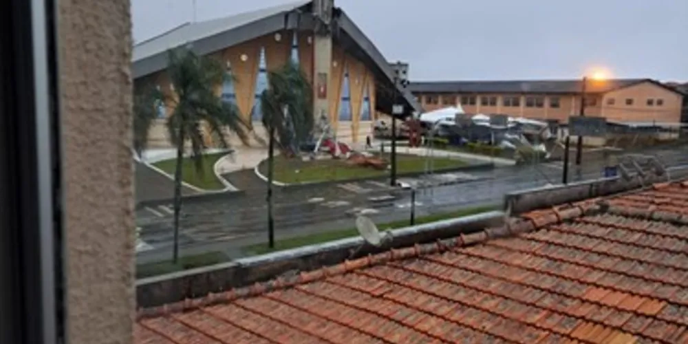 Ventos e chuva provocaram estrago na Igreja São Sebastião