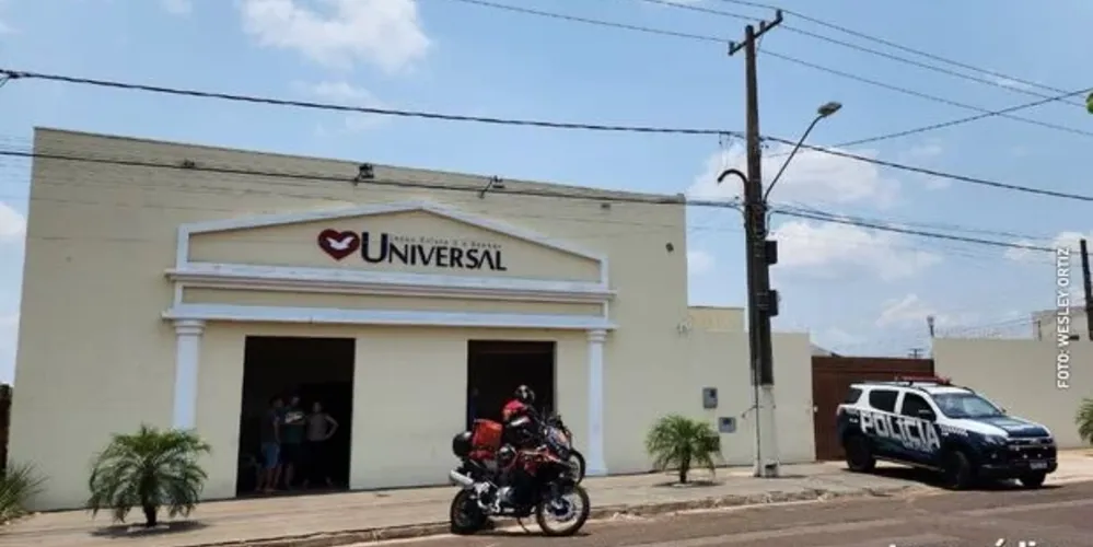 Depois de meia hora trancado, testemunhas chamaram por ele na porta e como não abriu, tiveram que arrombar