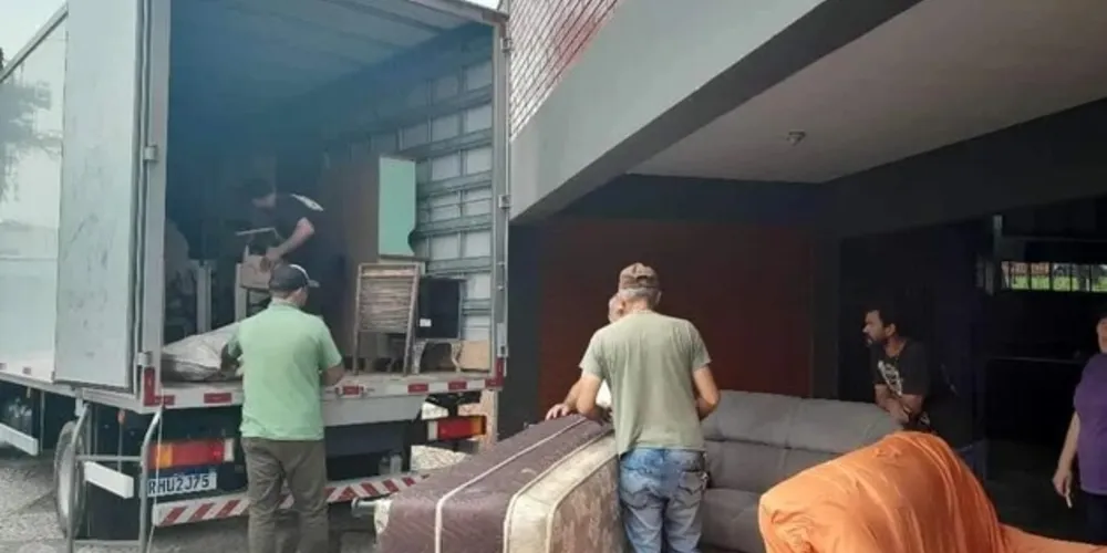 As famílias atingidas pelas fortes chuvas em Imbituva, nos Campos Gerais, começaram a ser realocadas