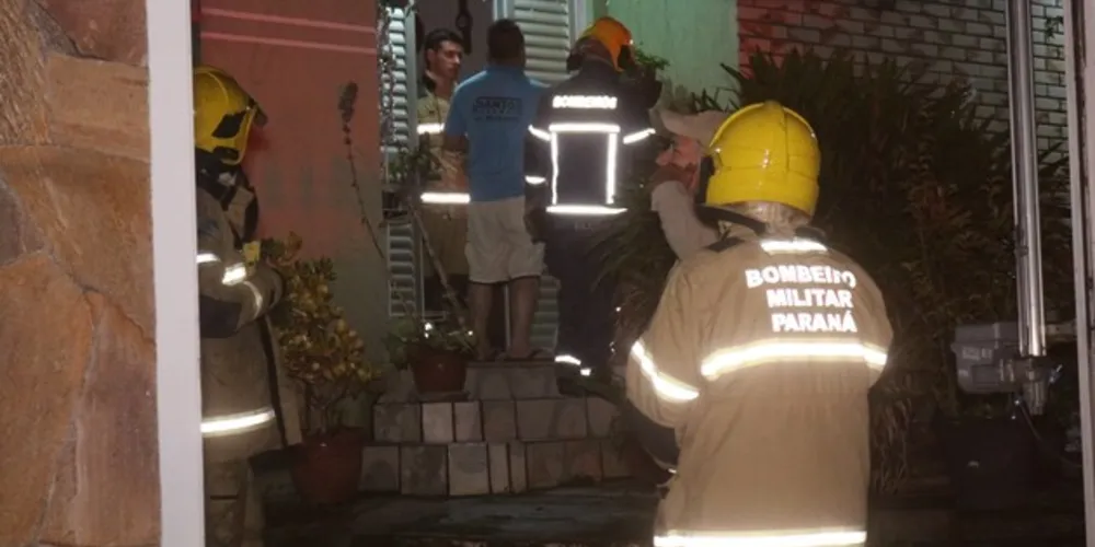 Agentes do Corpo de Bombeiros foram acionados para a ocorrência