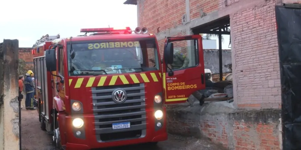 As equipes do Corpo de Bombeiros foram acionadas
