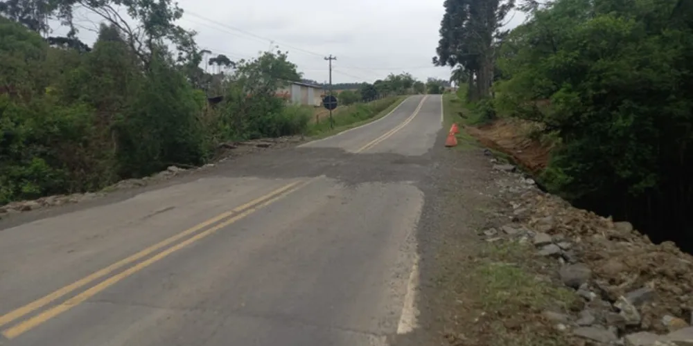 DER homologa obra de novo bueiro em rodovia de Irati