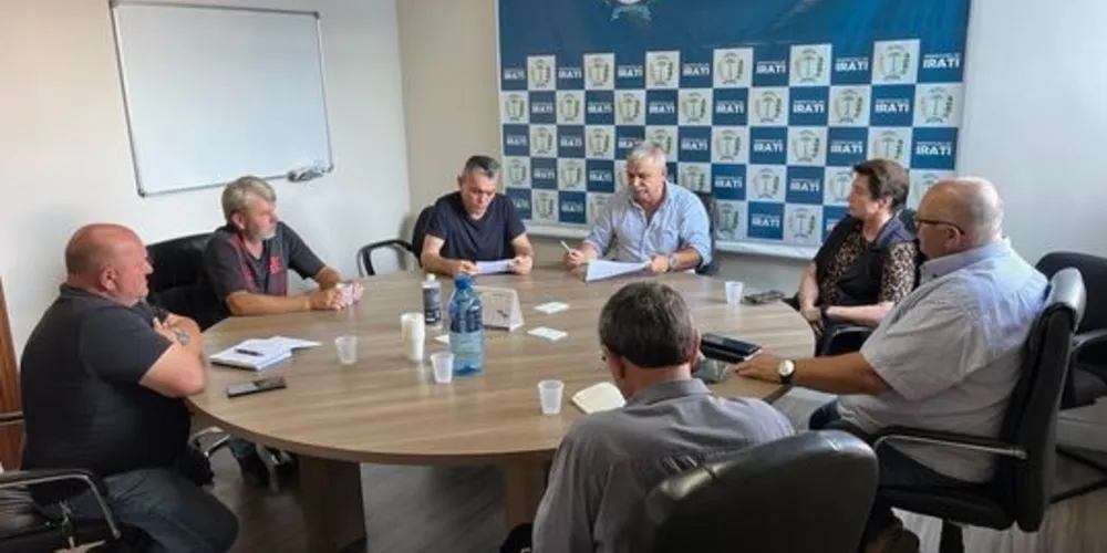 Durante a reunião foram definidas estratégias para a recuperação das estradas bem como a ampliação de equipamentos para assim dar melhores condições as vias