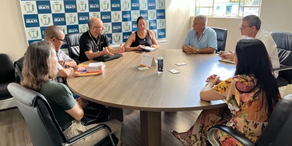 Na última quinta-feira (30), o gerente da Copel em Irati, juntamente com representantes da empresa Eleng, estiveram reunidos com o prefeito Jorge Derbli para apresentar o Programa Rede Elétrica Inteligente