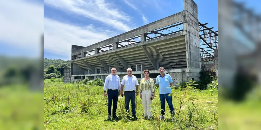 Durante a visita ao município, foram discutidas obras que contam com financiamento do Estado, como é o caso do ginásio de esportes