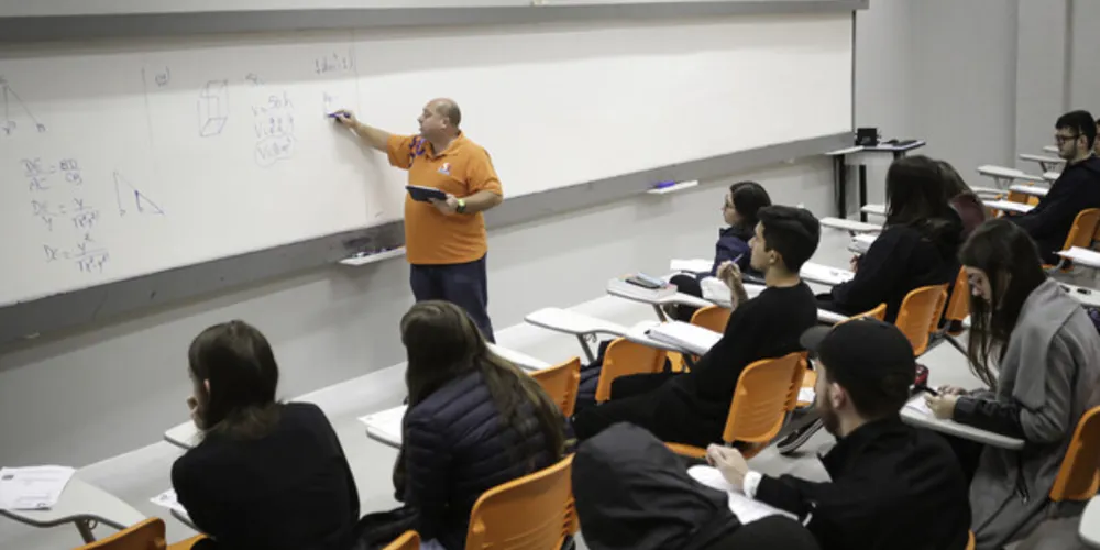 ). As aulas estão programadas para começar em 23 de outubro e se encerram no dia 24 de novembro