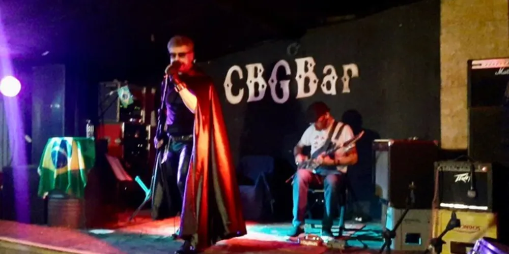 Roqueiros ponta-grossenses se apresentaram no palco do tradicional CBG  Bar