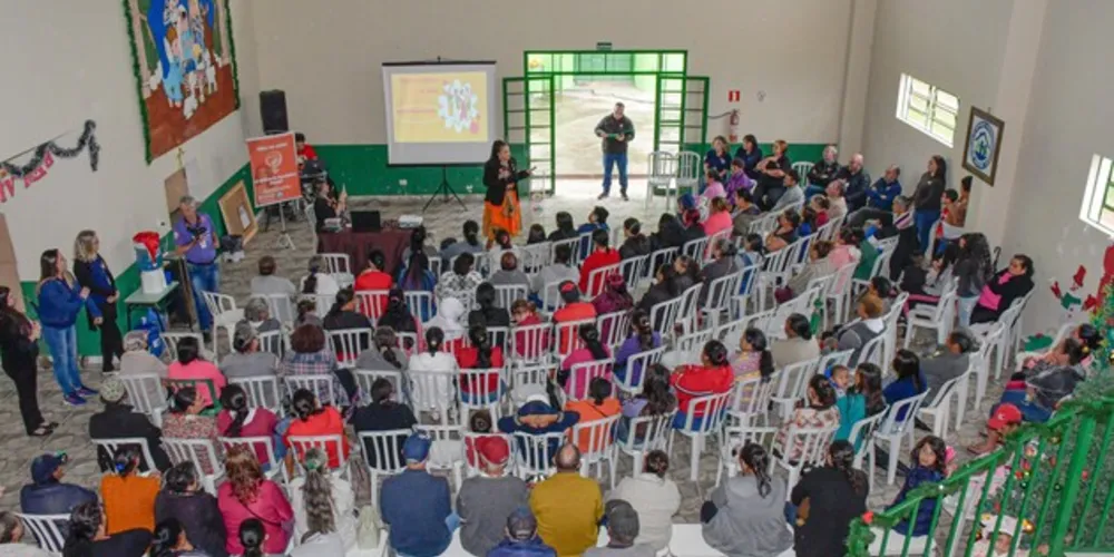 Num ambiente acolhedor e aberto à participação, foram debatidas durante a palestra questões sobre o combate às violências física, psicológica, sexual, patrimonial e moral contra as mulheres