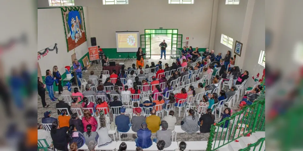 Num ambiente acolhedor e aberto à participação, foram debatidas durante a palestra questões sobre o combate às violências física, psicológica, sexual, patrimonial e moral contra as mulheres