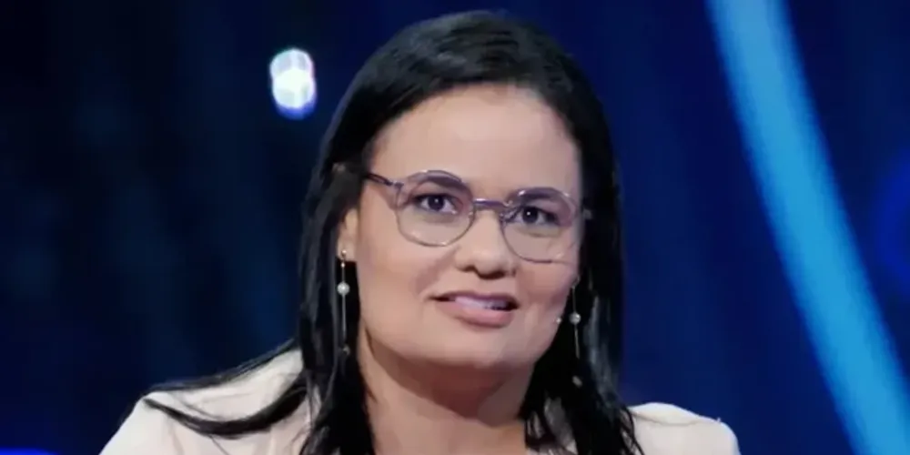 Com 28 anos, Jullie (foto) 28 anos, que chegou ao prêmio milionário após responder 15 perguntas.