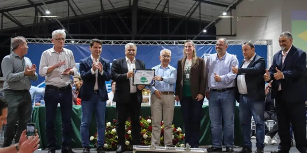 A entrega fez parte da programação da ExpoIrati e aconteceu no Complexo Social Cidade do Idoso
