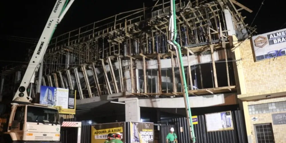 Estrutura ficou danificada após o desabamento