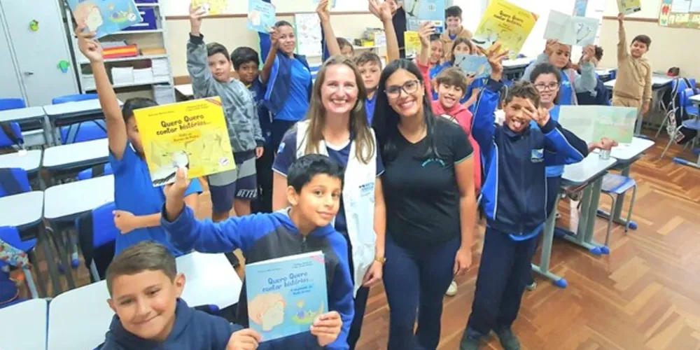 Nas estantes do projeto, espalhadas por 45 pontos em Ponta Grossa e em outros 15 municípios, é possível retirar as duas histórias