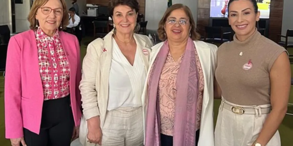 À direita a deputada estadual do Paraná, Mabel Canto