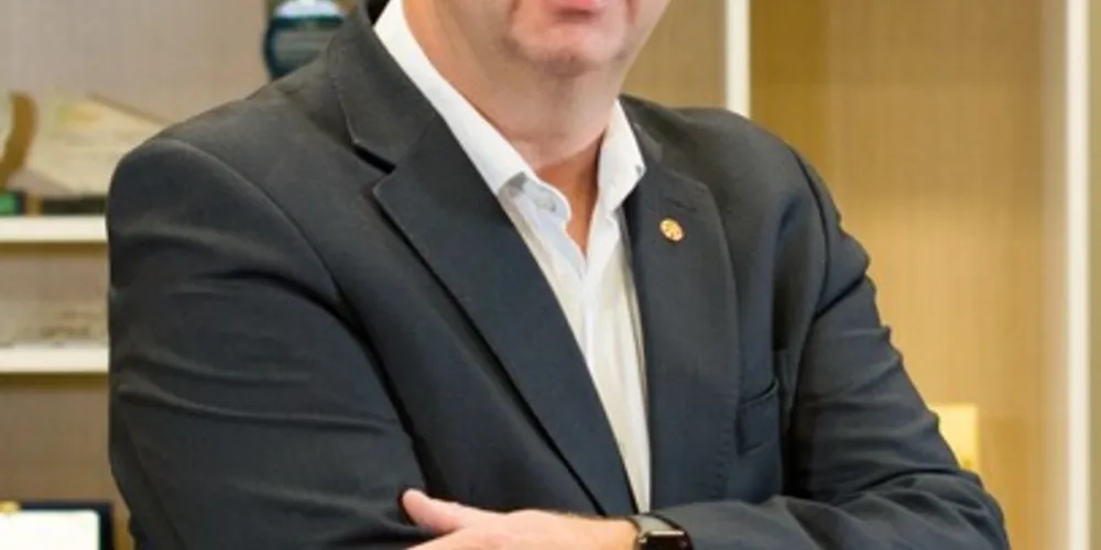 O Presidente da Sicredi Campos Gerais e Grande Curitiba PR/SP Marcio Zwierewicz, foi muito cumprimentado pela passagem de seu aniversário na última segunda-feira (30). Marcio já atua no cooperativismo há mais de 26 anos, há 17 anos ocupou o cargo de diretor executivo na Sicredi Campos Gerais e Grande Curitiba PR/SP. Da coluna RC os votos de realizações e felicidades.