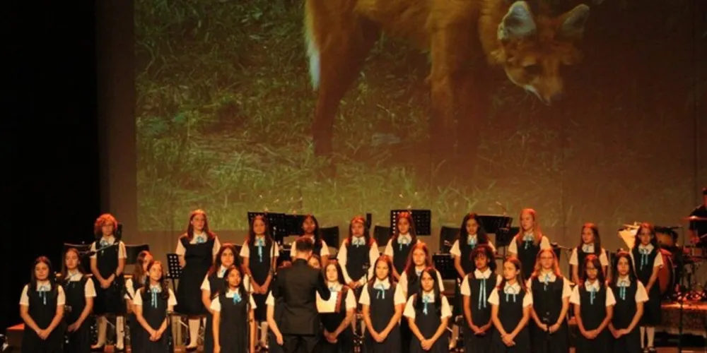 Coral das Meninas Cantoras encanta em apresentações na cidade