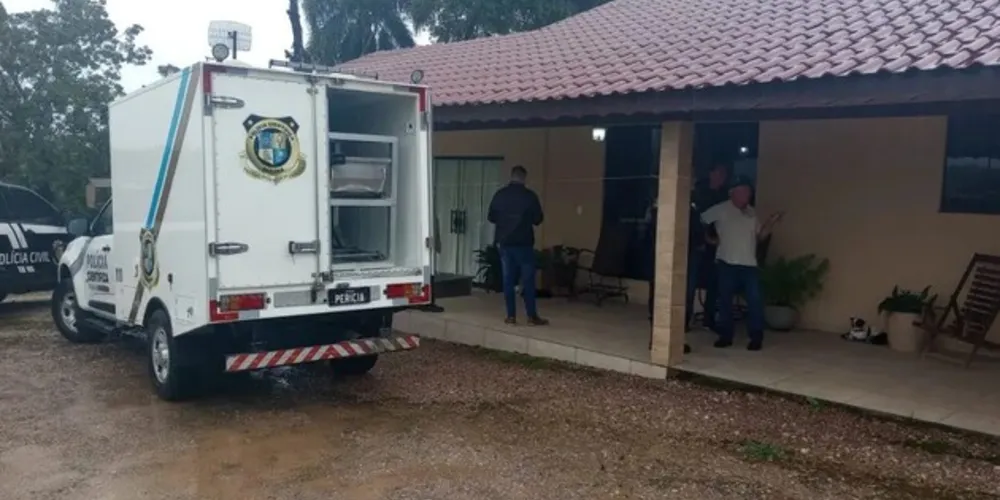 Marido encontrou o corpo da mulher após chegar em casa de uma viagem