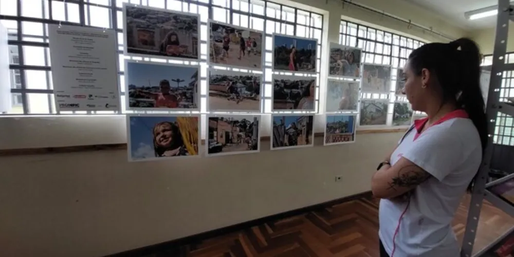 A exposição permanece na escola até o dia 20 de outubro