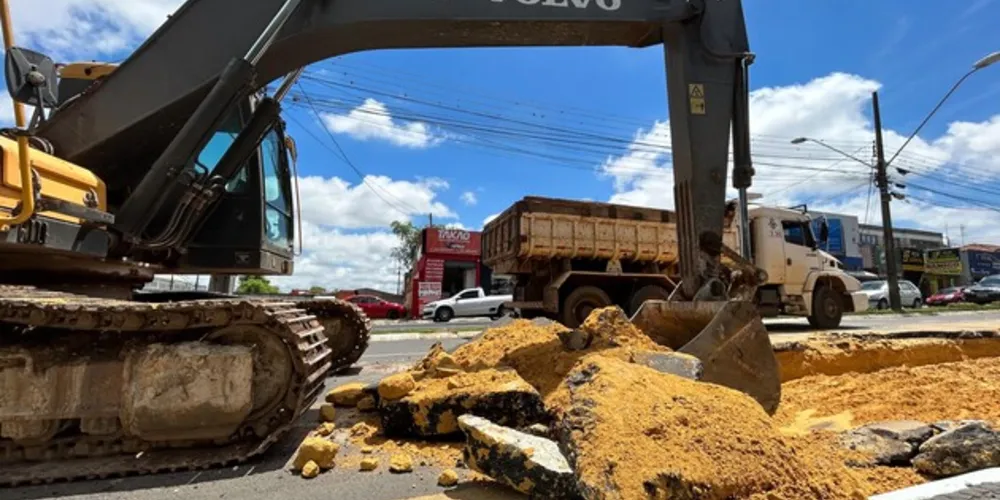 Trabalhos estão acontecendo com grande maquinário da Prefeitura Municipal