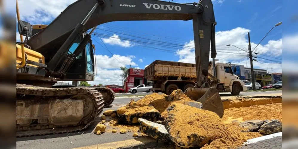 Trabalhos estão acontecendo com grande maquinário da Prefeitura Municipal