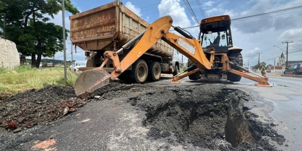 Trabalhos de reparos estão acontecendo com o maquinário da Prefeitura de Ponta Grossa
