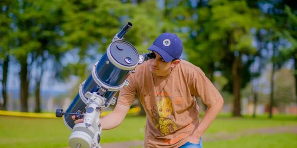 O eclipse solar terá início por volta das 15h40, atingirá seu ápice às 16h50 e encerrará às 17h50