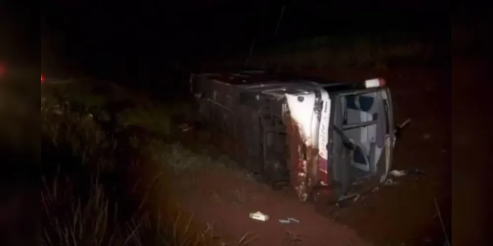 O ônibus, com 34 passageiros, seguia para Monte Alto