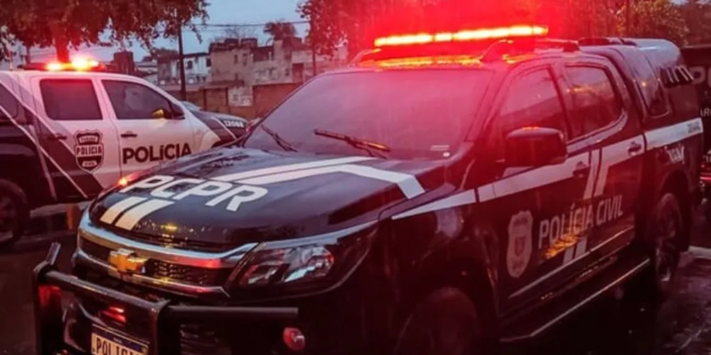 Um rapaz, de 25 anos, foi preso nesta terça-feira (3), após fazer uma manobra perigosa com a motocicleta, na avenida Izidoro Doin, em Piraí do Sul