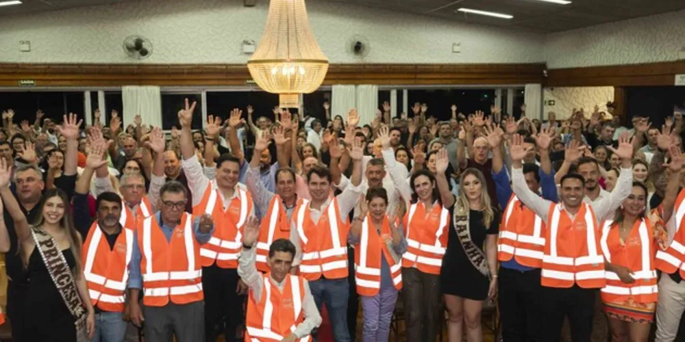 Os coletes representam as várias obras que ocorrerão no município nos próximos meses