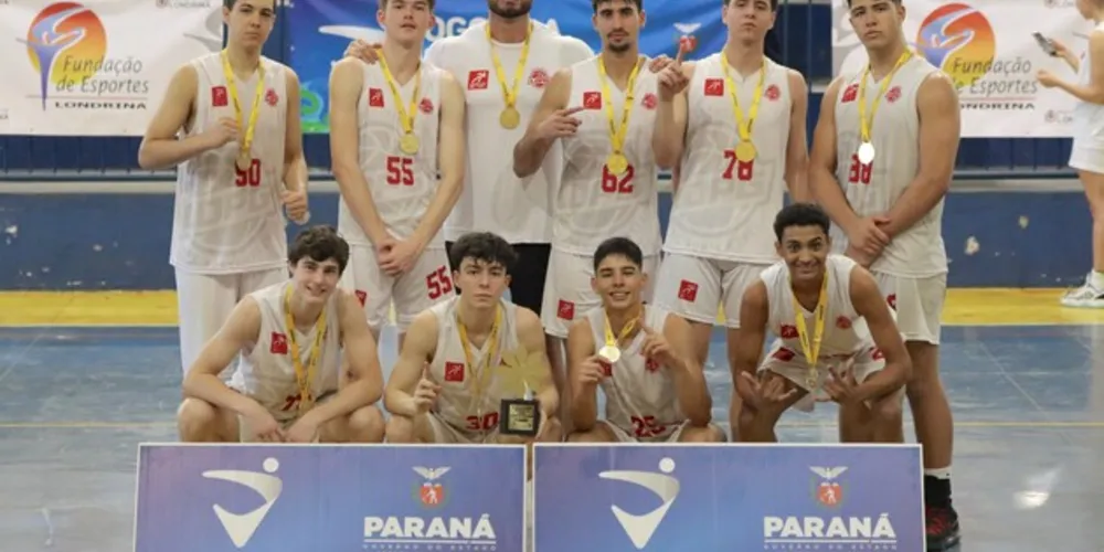 Meninos terminaram a competição com 10 vitórias em 10 partidas