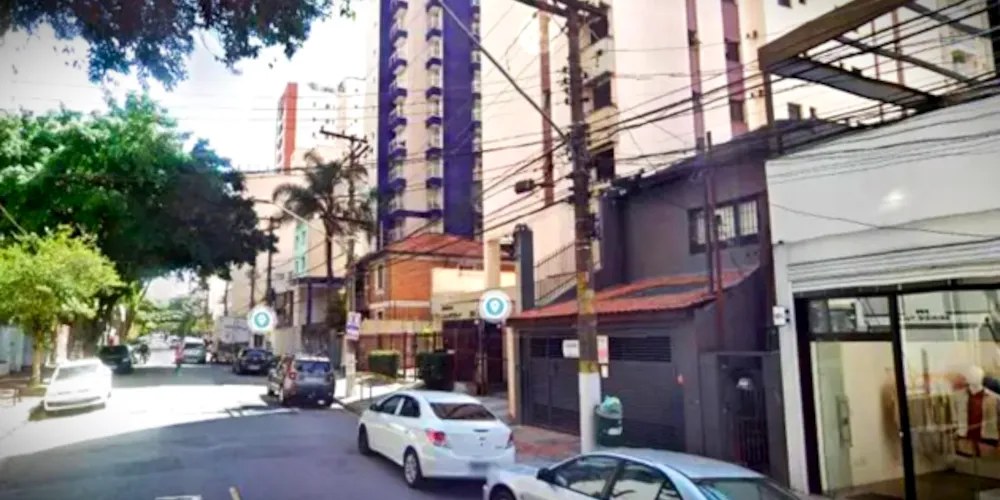 Situação aconteceu na rua Mateus Grou, na manhã deste domingo (10)