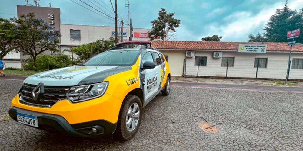 A Polícia Militar fez buscas logo após o crime, mas o veículo não foi localizado