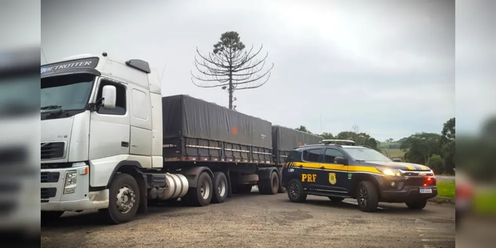 Cigarros foram localizados junto de uma carga de milho