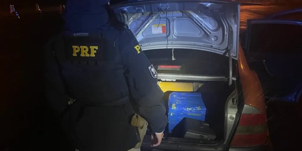 Apreensão aconteceu na noite desta sexta-feira (13), na BR-277; um homem foi preso