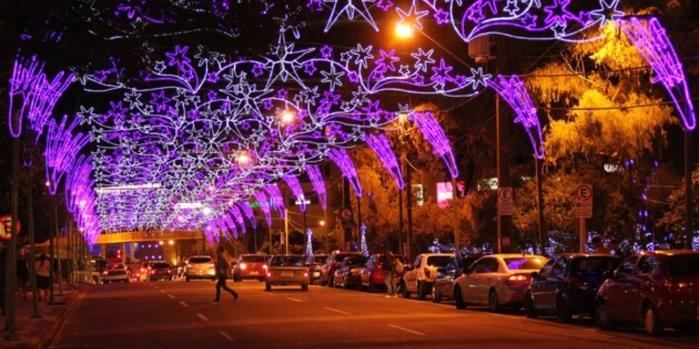 Avenida Vicente Machado vai receber decoração natalina novamente