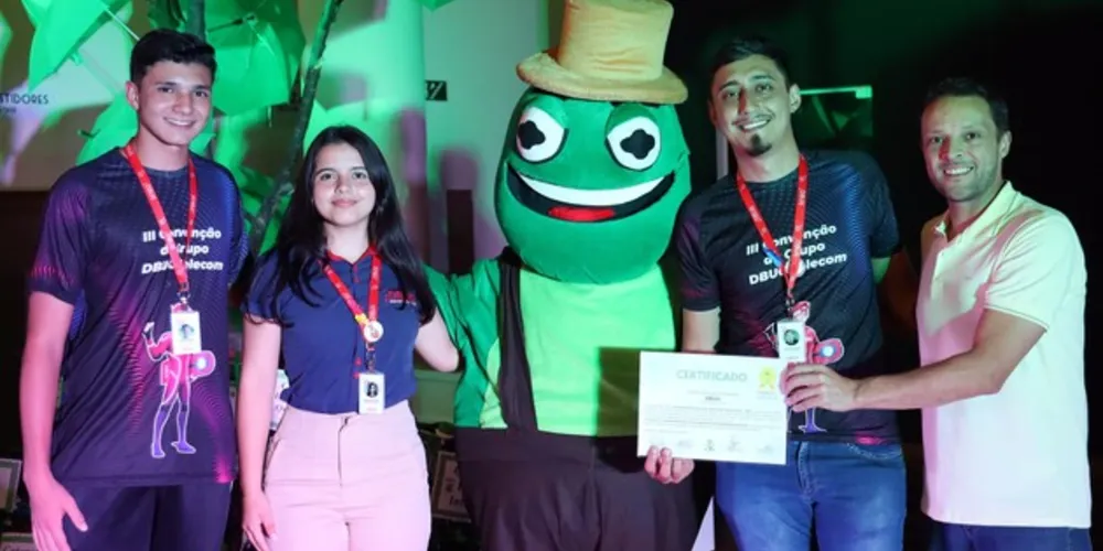 Na noite de terça-feira (21), ocorreu a premiação de alunos, professores e escolas no Cine Teatro Municipal