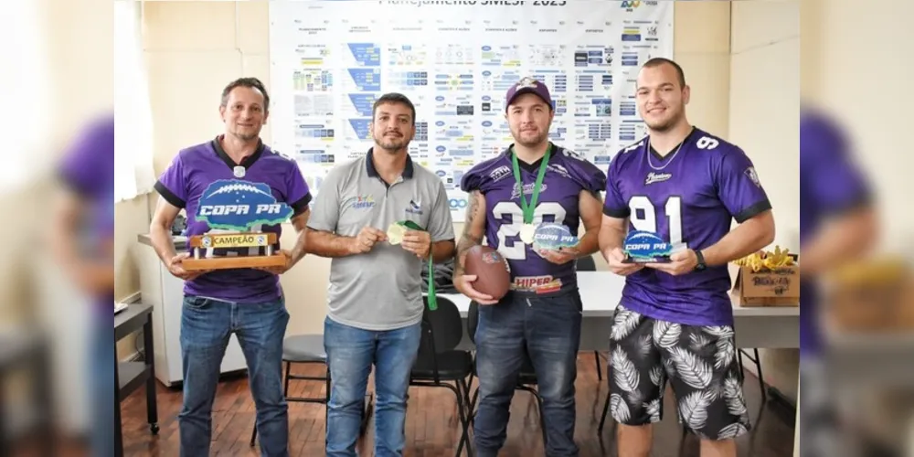 Atletas da Phantoms Ponta Grosa é campeã da Copa Paraná de futebol americano