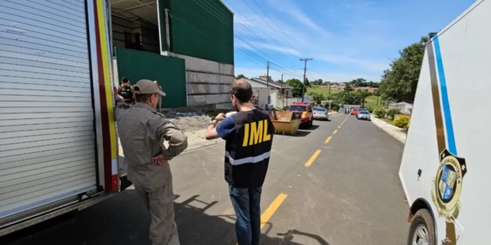 Imagem ilustrativa da imagem Homem cai de telhado de barracão, se fere e morre