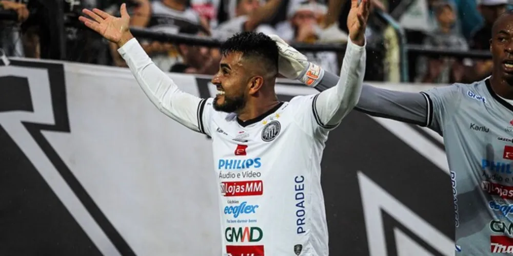 Rafhael Lucas atuou em 18 partidas, marcando 2 gols e desempenhando diferentes funções no sistema ofensivo.