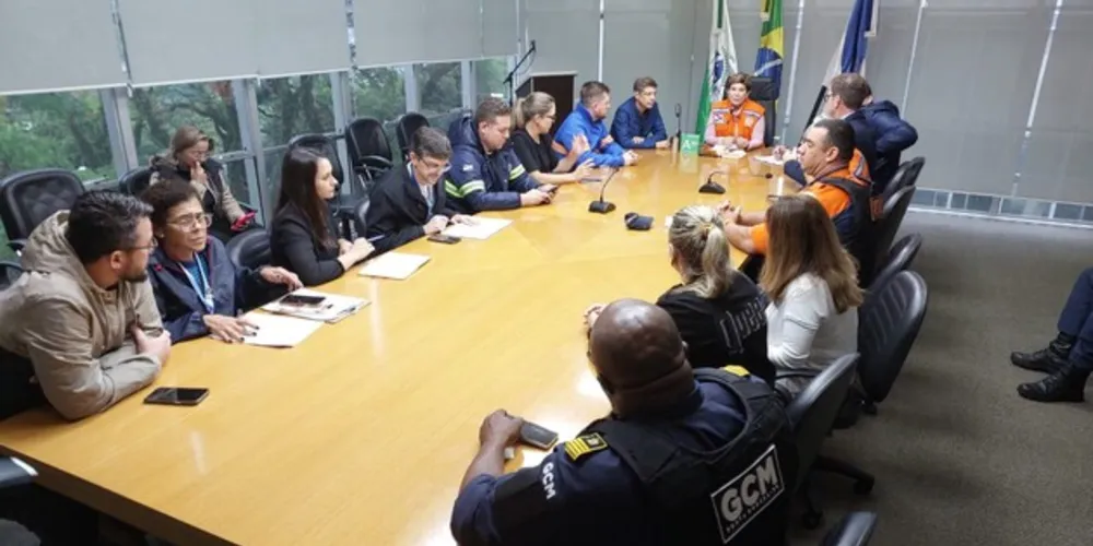 Medidas foram decididas em reunião emergencial na tarde desta sexta-feira